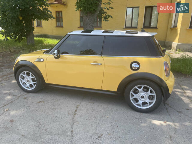 Жовтий Міні Cooper, об'ємом двигуна 1.6 л та пробігом 236 тис. км за 5300 $, фото 4 на Automoto.ua