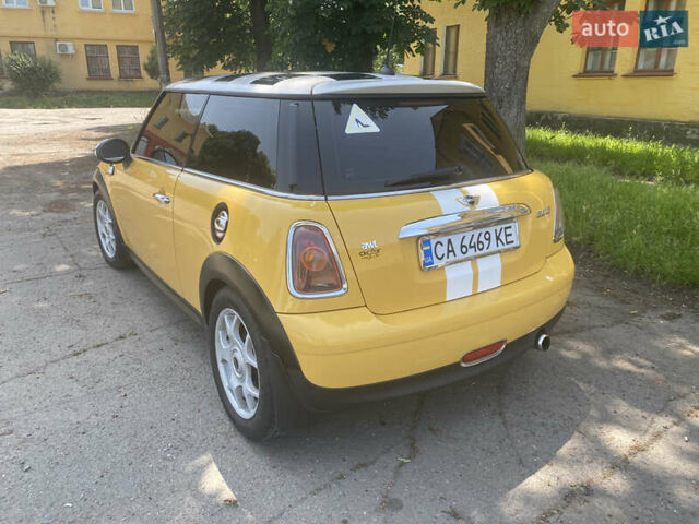 Жовтий Міні Cooper, об'ємом двигуна 1.6 л та пробігом 236 тис. км за 5300 $, фото 3 на Automoto.ua