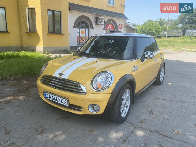 Жовтий Міні Cooper, об'ємом двигуна 1.6 л та пробігом 236 тис. км за 5300 $, фото 6 на Automoto.ua