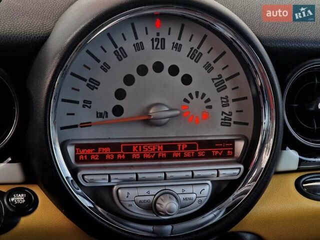 Желтый Мини Купер, объемом двигателя 1.6 л и пробегом 201 тыс. км за 6990 $, фото 55 на Automoto.ua