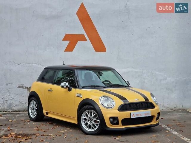 Желтый Мини Купер, объемом двигателя 1.6 л и пробегом 201 тыс. км за 6990 $, фото 13 на Automoto.ua