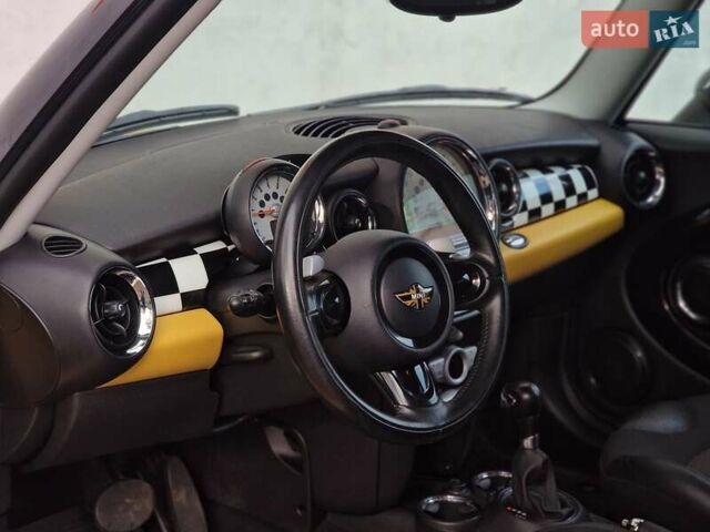 Желтый Мини Купер, объемом двигателя 1.6 л и пробегом 201 тыс. км за 6990 $, фото 43 на Automoto.ua