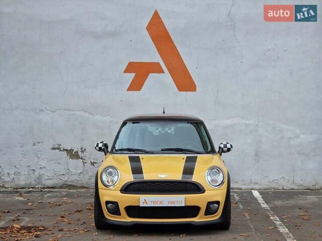 Желтый Мини Купер, объемом двигателя 1.6 л и пробегом 201 тыс. км за 6990 $, фото 1 на Automoto.ua