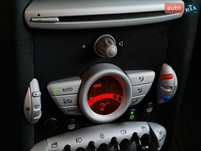 Желтый Мини Купер, объемом двигателя 1.6 л и пробегом 201 тыс. км за 6990 $, фото 54 на Automoto.ua