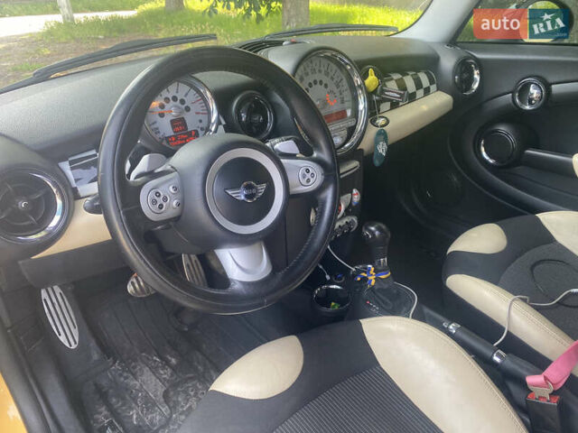 Жовтий Міні Cooper, об'ємом двигуна 1.6 л та пробігом 236 тис. км за 5300 $, фото 9 на Automoto.ua