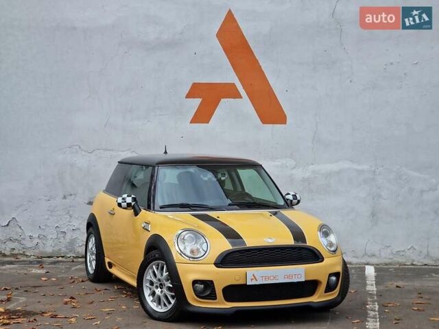 Желтый Мини Купер, объемом двигателя 1.6 л и пробегом 201 тыс. км за 6990 $, фото 12 на Automoto.ua