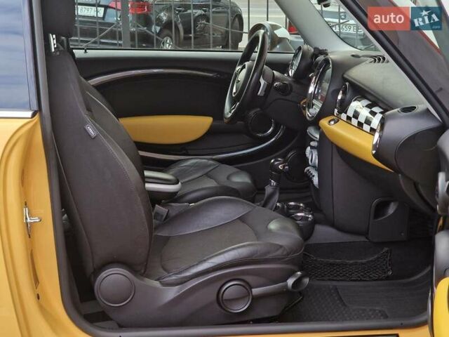 Желтый Мини Купер, объемом двигателя 1.6 л и пробегом 201 тыс. км за 6990 $, фото 48 на Automoto.ua