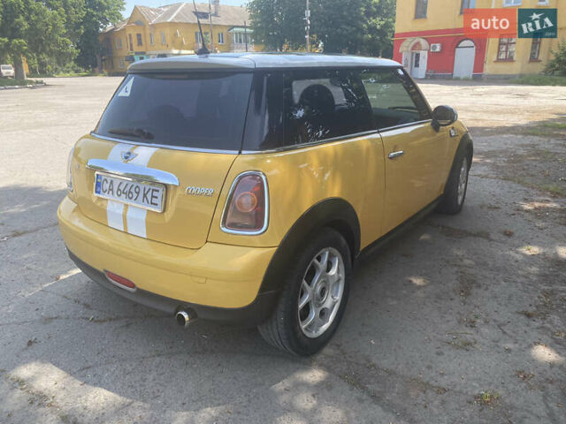 Жовтий Міні Cooper, об'ємом двигуна 1.6 л та пробігом 236 тис. км за 5300 $, фото 2 на Automoto.ua