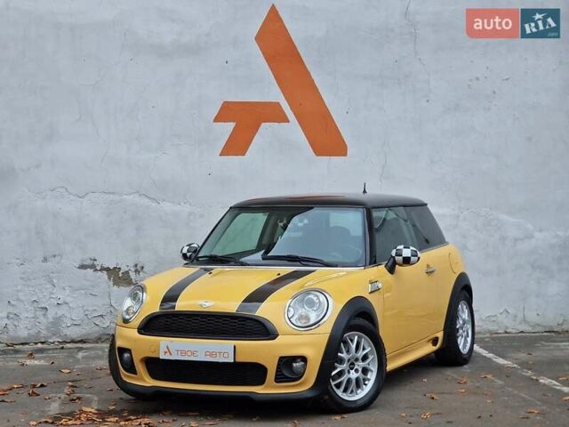 Желтый Мини Купер, объемом двигателя 1.6 л и пробегом 201 тыс. км за 6990 $, фото 7 на Automoto.ua