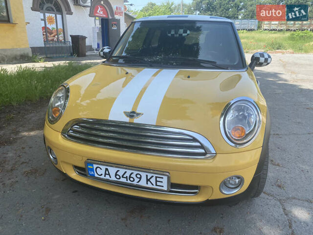 Жовтий Міні Cooper, об'ємом двигуна 1.6 л та пробігом 236 тис. км за 5300 $, фото 5 на Automoto.ua