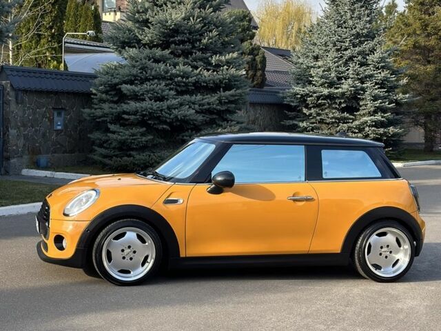 Жовтий Міні Cooper, об'ємом двигуна 1.5 л та пробігом 210 тис. км за 10000 $, фото 1 на Automoto.ua