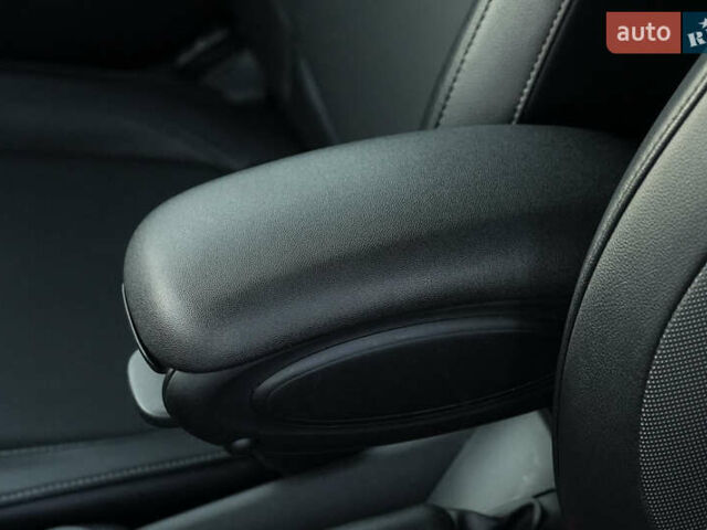 Жовтий Міні Cooper, об'ємом двигуна 1.5 л та пробігом 122 тис. км за 10999 $, фото 12 на Automoto.ua