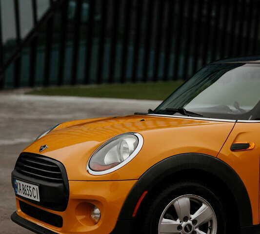 Жовтий Міні Cooper, об'ємом двигуна 1.5 л та пробігом 122 тис. км за 10999 $, фото 1 на Automoto.ua