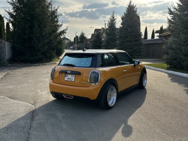 Жовтий Міні Cooper, об'ємом двигуна 1.5 л та пробігом 210 тис. км за 10000 $, фото 3 на Automoto.ua