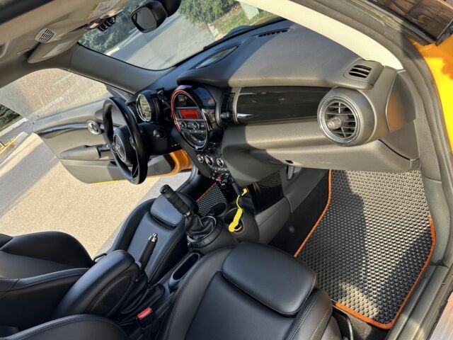 Жовтий Міні Cooper, об'ємом двигуна 1.5 л та пробігом 210 тис. км за 10000 $, фото 8 на Automoto.ua