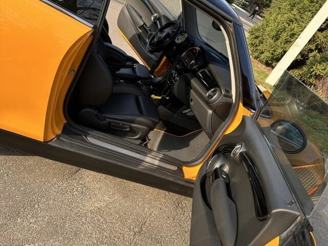 Жовтий Міні Cooper, об'ємом двигуна 1.5 л та пробігом 210 тис. км за 10000 $, фото 7 на Automoto.ua