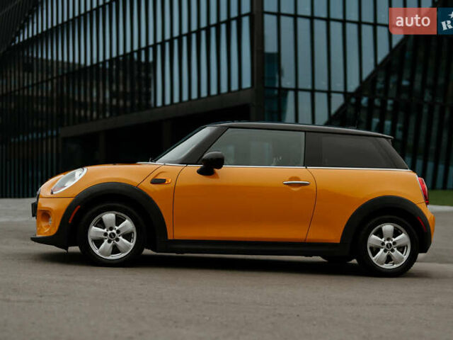 Жовтий Міні Cooper, об'ємом двигуна 1.5 л та пробігом 122 тис. км за 10999 $, фото 5 на Automoto.ua