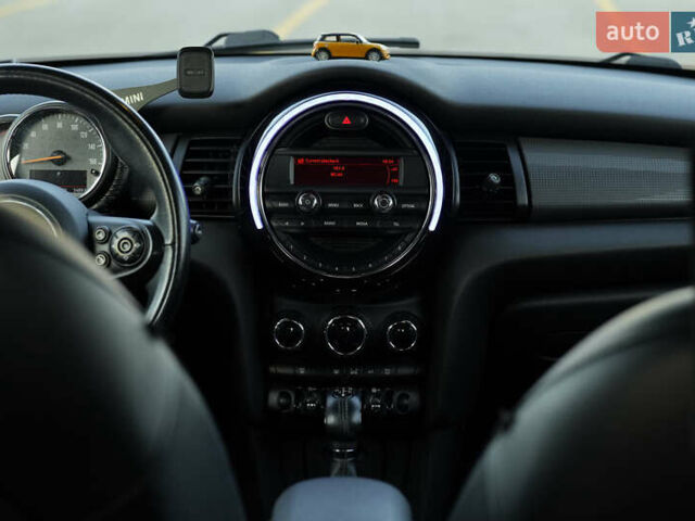 Жовтий Міні Cooper, об'ємом двигуна 1.5 л та пробігом 122 тис. км за 10999 $, фото 19 на Automoto.ua