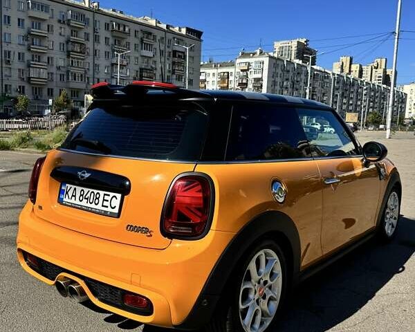 Желтый Мини Купер, объемом двигателя 2 л и пробегом 82 тыс. км за 14500 $, фото 6 на Automoto.ua