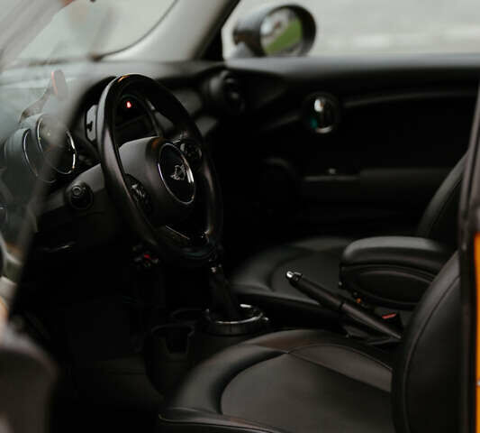 Жовтий Міні Cooper, об'ємом двигуна 1.5 л та пробігом 122 тис. км за 10999 $, фото 3 на Automoto.ua