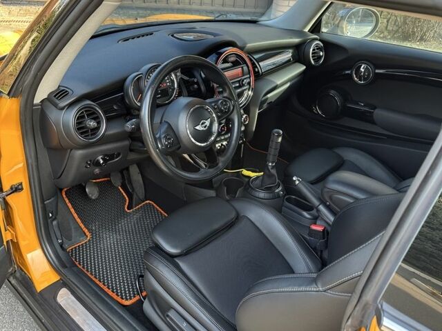Жовтий Міні Cooper, об'ємом двигуна 1.5 л та пробігом 210 тис. км за 10000 $, фото 5 на Automoto.ua