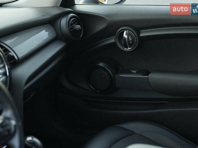 Жовтий Міні Cooper, об'ємом двигуна 1.5 л та пробігом 122 тис. км за 10999 $, фото 8 на Automoto.ua