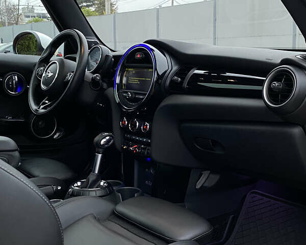 Желтый Мини Купер, объемом двигателя 2 л и пробегом 150 тыс. км за 13500 $, фото 35 на Automoto.ua