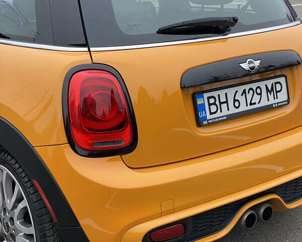 Желтый Мини Купер, объемом двигателя 2 л и пробегом 150 тыс. км за 13500 $, фото 16 на Automoto.ua