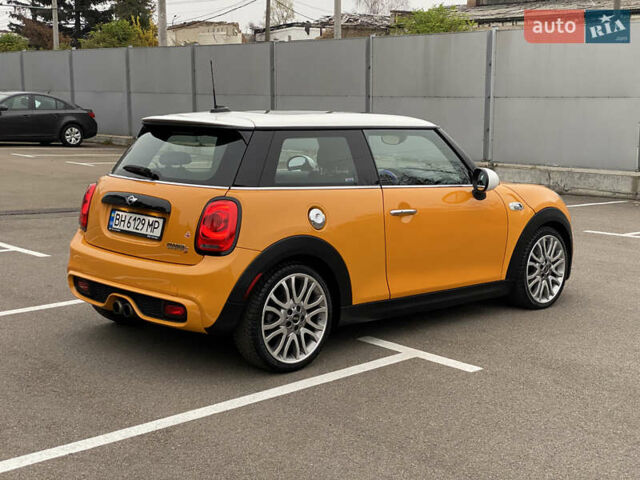 Желтый Мини Купер, объемом двигателя 2 л и пробегом 150 тыс. км за 13500 $, фото 6 на Automoto.ua