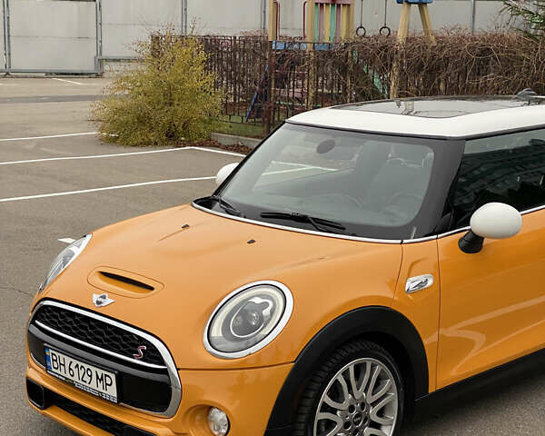 Желтый Мини Купер, объемом двигателя 2 л и пробегом 150 тыс. км за 13500 $, фото 55 на Automoto.ua