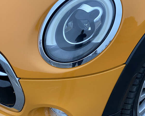 Желтый Мини Купер, объемом двигателя 2 л и пробегом 150 тыс. км за 13500 $, фото 12 на Automoto.ua