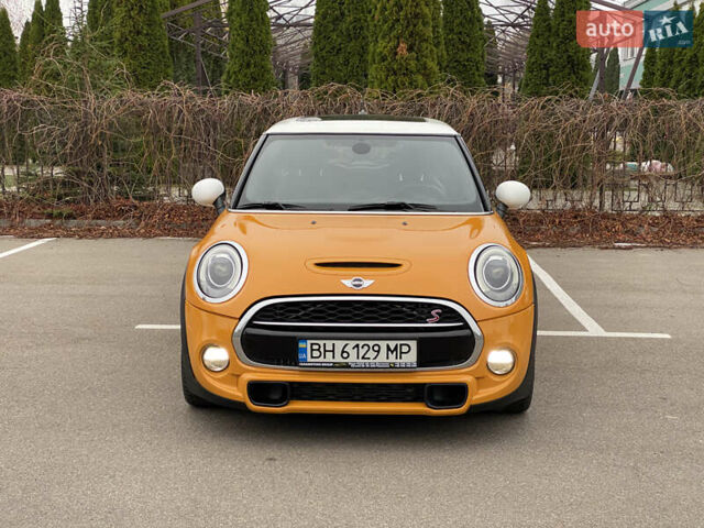 Желтый Мини Купер, объемом двигателя 2 л и пробегом 150 тыс. км за 13500 $, фото 9 на Automoto.ua