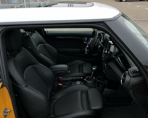 Желтый Мини Купер, объемом двигателя 2 л и пробегом 150 тыс. км за 13500 $, фото 32 на Automoto.ua