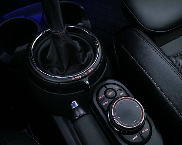 Желтый Мини Купер, объемом двигателя 2 л и пробегом 150 тыс. км за 13500 $, фото 49 на Automoto.ua