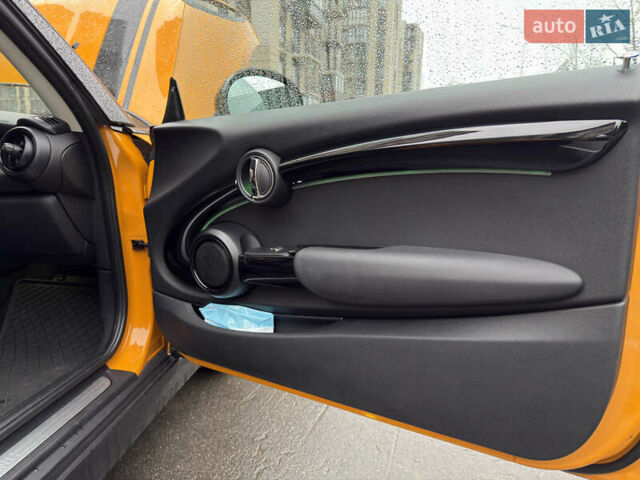 Желтый Мини Купер, объемом двигателя 1.5 л и пробегом 109 тыс. км за 15499 $, фото 28 на Automoto.ua