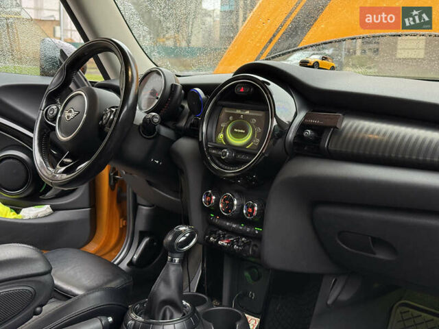 Желтый Мини Купер, объемом двигателя 1.5 л и пробегом 109 тыс. км за 15499 $, фото 22 на Automoto.ua