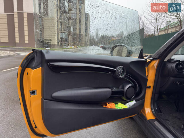 Желтый Мини Купер, объемом двигателя 1.5 л и пробегом 109 тыс. км за 15499 $, фото 12 на Automoto.ua