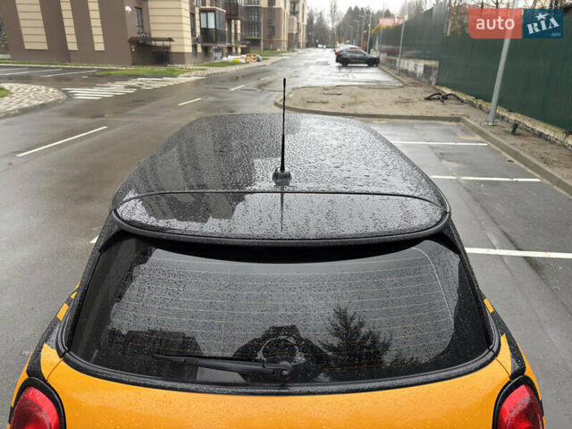 Желтый Мини Купер, объемом двигателя 1.5 л и пробегом 109 тыс. км за 15499 $, фото 11 на Automoto.ua