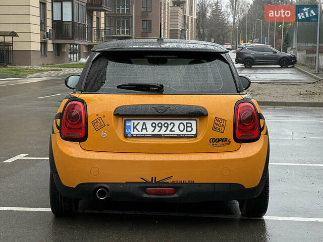 Желтый Мини Купер, объемом двигателя 1.5 л и пробегом 109 тыс. км за 15499 $, фото 5 на Automoto.ua