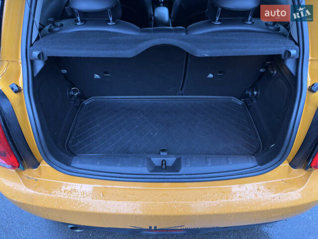 Желтый Мини Купер, объемом двигателя 1.5 л и пробегом 109 тыс. км за 15499 $, фото 31 на Automoto.ua