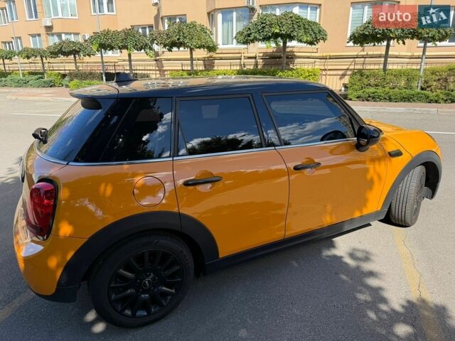 Желтый Мини Купер, объемом двигателя 1.5 л и пробегом 144 тыс. км за 15000 $, фото 5 на Automoto.ua