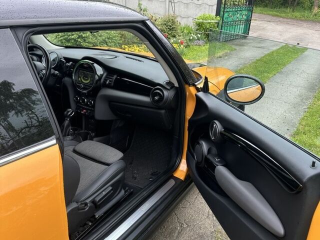 Жовтий Міні Cooper, об'ємом двигуна 1.5 л та пробігом 114 тис. км за 12372 $, фото 4 на Automoto.ua