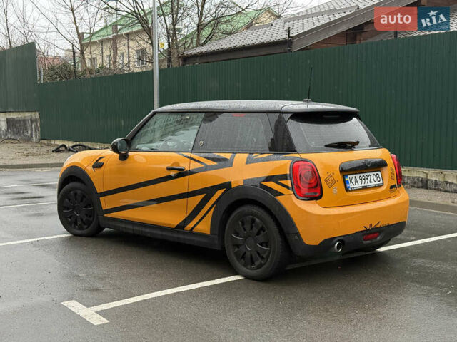 Желтый Мини Купер, объемом двигателя 1.5 л и пробегом 109 тыс. км за 15499 $, фото 4 на Automoto.ua