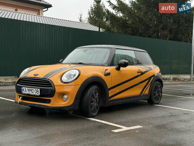 Желтый Мини Купер, объемом двигателя 1.5 л и пробегом 109 тыс. км за 15499 $, фото 2 на Automoto.ua