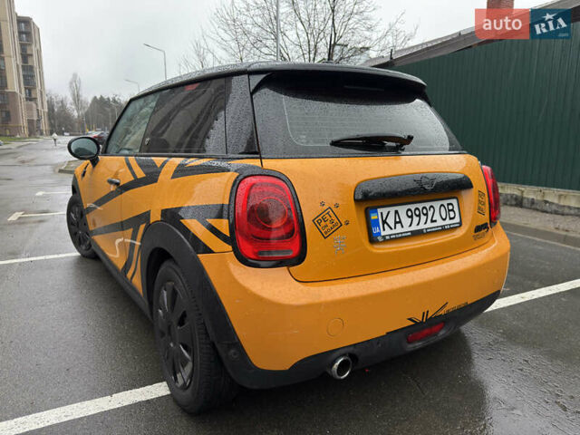 Желтый Мини Купер, объемом двигателя 1.5 л и пробегом 109 тыс. км за 15499 $, фото 9 на Automoto.ua