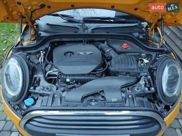 Желтый Мини Купер, объемом двигателя 1.5 л и пробегом 56 тыс. км за 12000 $, фото 5 на Automoto.ua