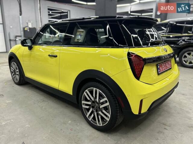 Желтый Мини Купер, объемом двигателя 2 л и пробегом 1 тыс. км за 38500 $, фото 11 на Automoto.ua