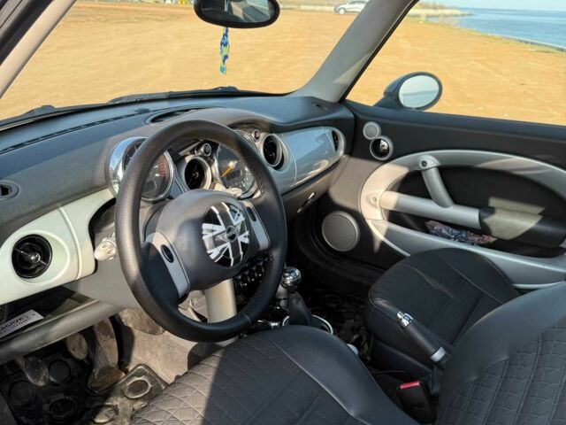 Серый Мини Купер, объемом двигателя 1.6 л и пробегом 273 тыс. км за 3800 $, фото 12 на Automoto.ua