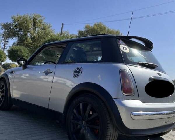 Серый Мини Купер, объемом двигателя 1.6 л и пробегом 269 тыс. км за 3750 $, фото 3 на Automoto.ua