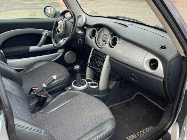 Серый Мини Купер, объемом двигателя 1.6 л и пробегом 137 тыс. км за 4900 $, фото 3 на Automoto.ua